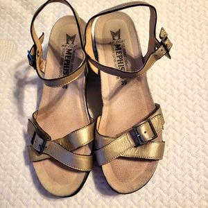 Champagne Leather Sandals Mephisto size 39